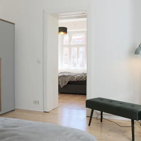 Grosszuegige Wohnung Im Villenviertel 2 Schlafzimmer Und Loggia *