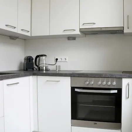 Appartement Grosszuegige Wohnung Im Villenviertel 2 Schlafzimmer Und Loggia
