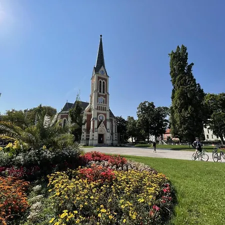 Elegante Direkt Am Stadtpark Appartement