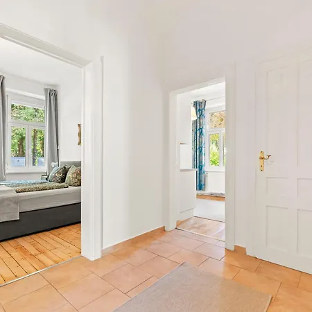 Grosszuegige Wohnung Im Villenviertel 2 Schlafzimmer Und Loggia *