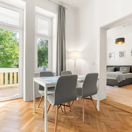 Grosszuegige Wohnung Im Villenviertel 2 Schlafzimmer Und Loggia Appartement Villach