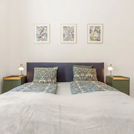 Grosszuegige Wohnung Im Villenviertel 2 Schlafzimmer Und Loggia Appartement